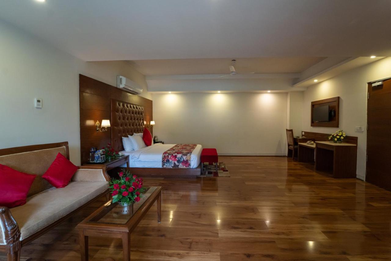 The Allure Grand Resort -A Majestic Riverside Retreat Manāli Exterior foto