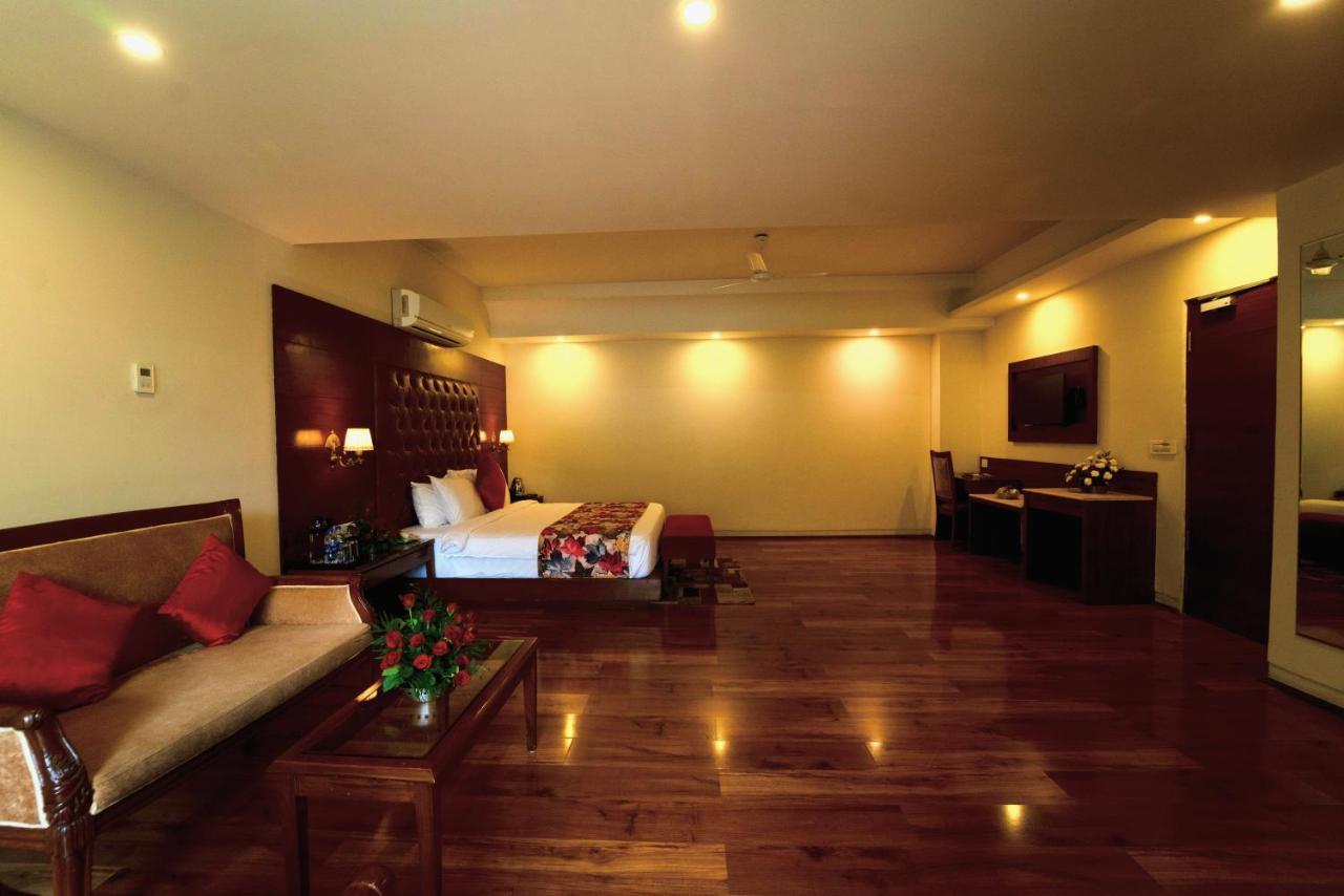 The Allure Grand Resort -A Majestic Riverside Retreat Manāli Exterior foto
