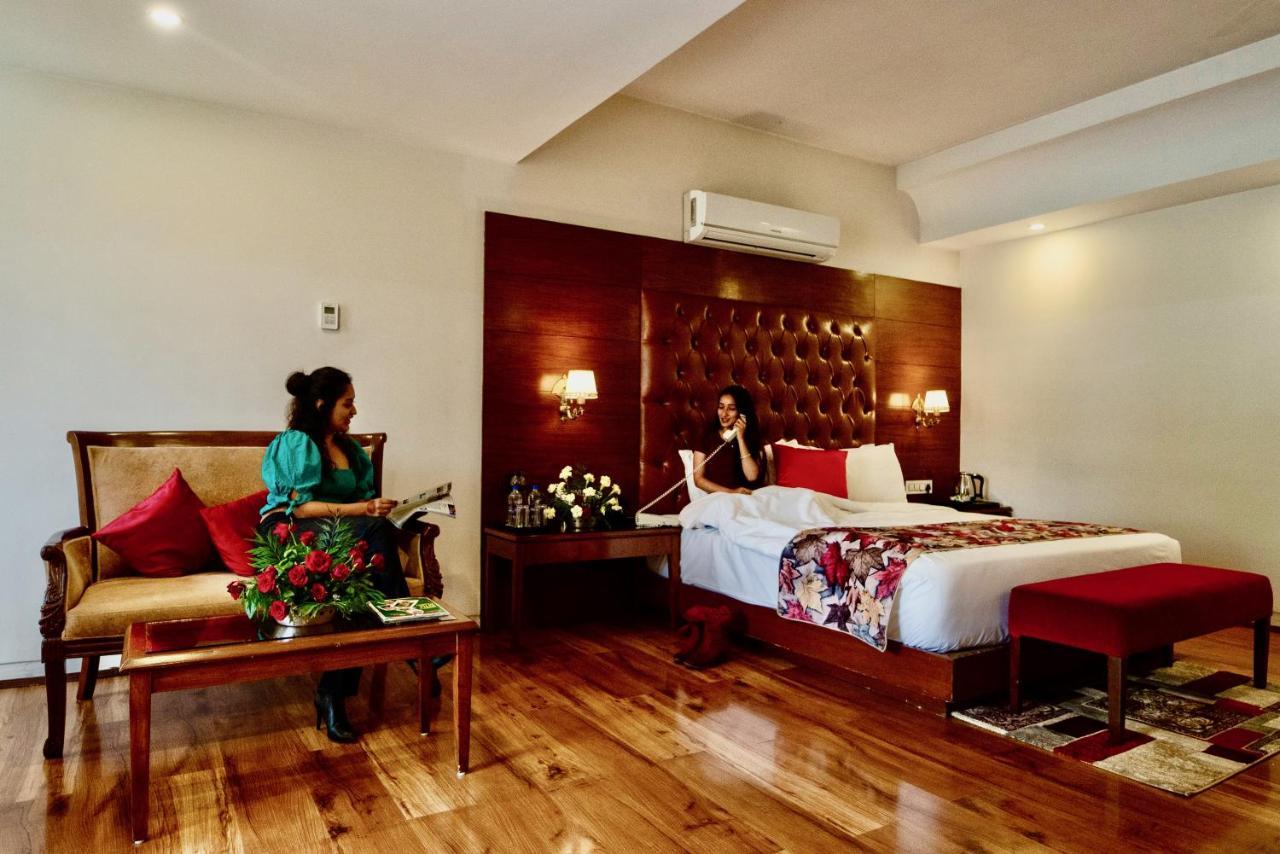 The Allure Grand Resort -A Majestic Riverside Retreat Manāli Exterior foto